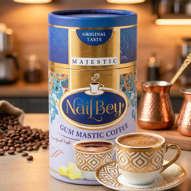 Kahve için metal kapaklı baskılı kompozit silindir kutu, yanında fincan ve cezve